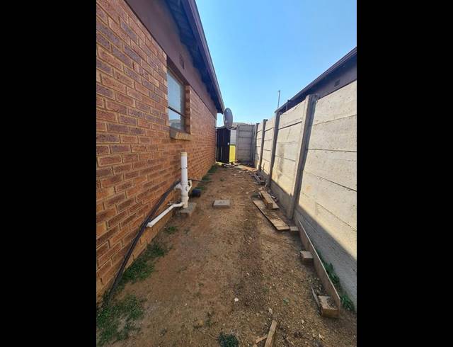 3 BEDROOM HOUSE FOR SALE IN THATCH HILL ESTATE